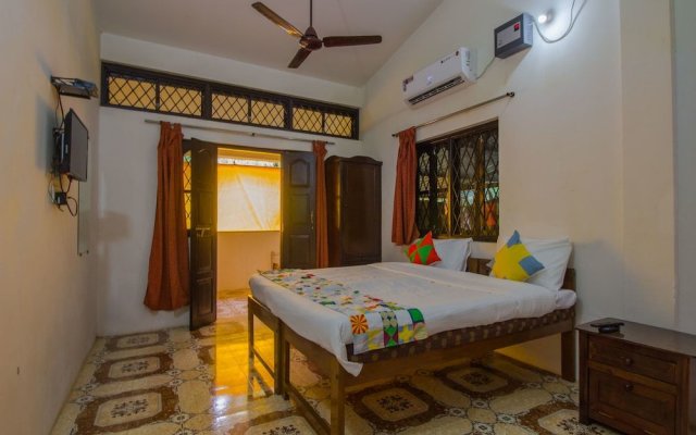 OYO 15369 Home Cozy Studio Curlies Anjuna Beach