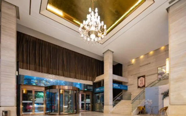 Yicheng Lanbowan Hotspring Holiday Hotel