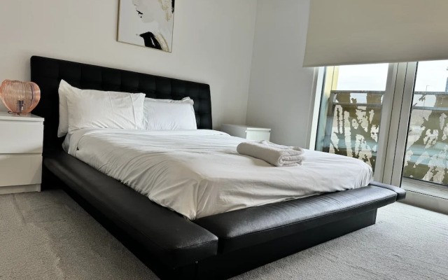 Stunning 2 Bed Apartment With Parking