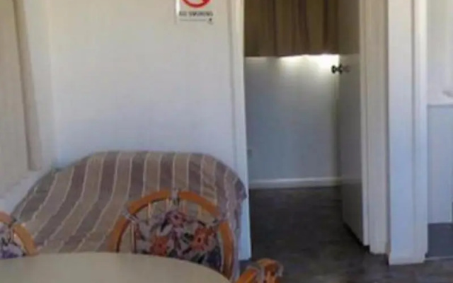 Inland Oasis Motel