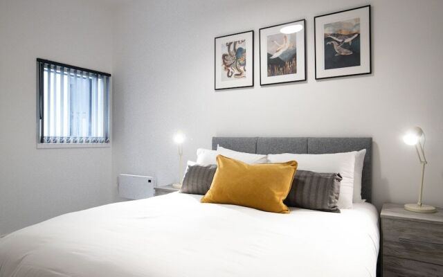 Luxe Apts PBoro Parking-Gym-Cinema