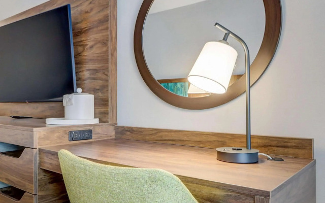 Hampton Inn & Suites Cincinnati Midtown Rookwood