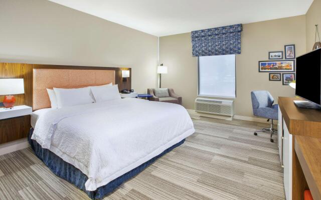 Hampton Inn & Suites Oakwood Village-Cleveland