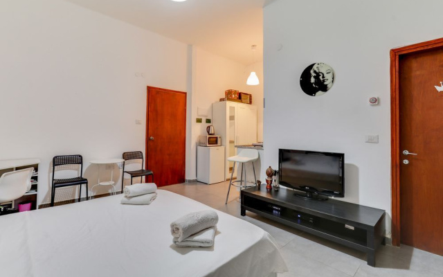Studio for 2 people. Near Bograshov Beach