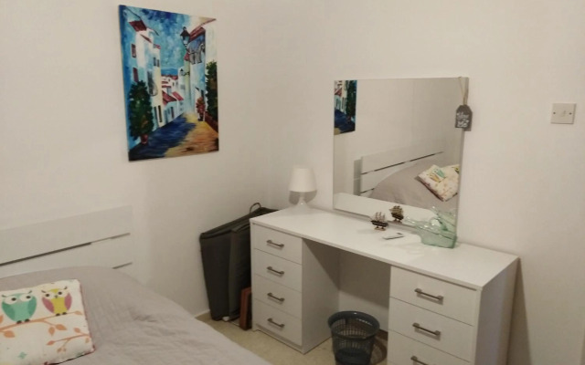 Larnaca, Pervolia 1 bedroom seaside apartment