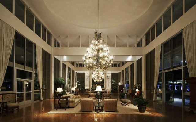 The Kahala Hotel & Resort