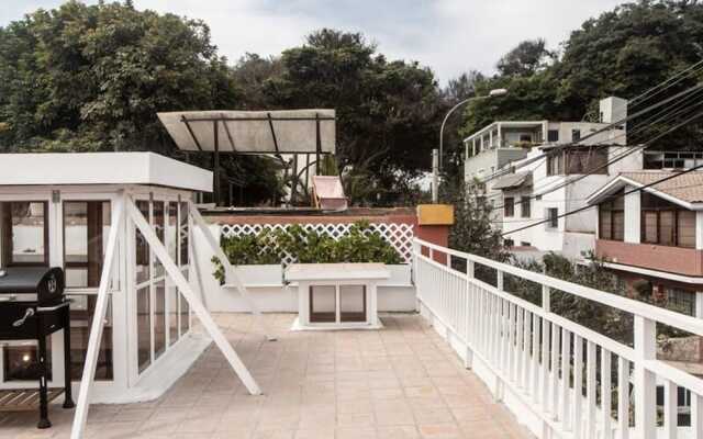 w Villa With Rooftop Terrace in Barranco