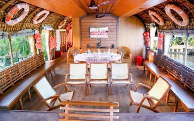 1 BHK Houseboat in Nedumudy, Alappuzha, by GuestHouser (E47B)