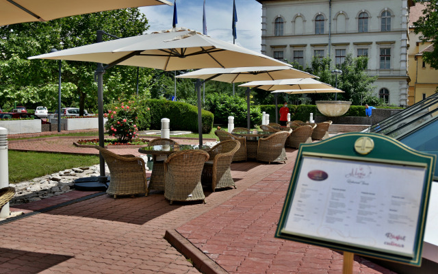 Aro Palace Hotel