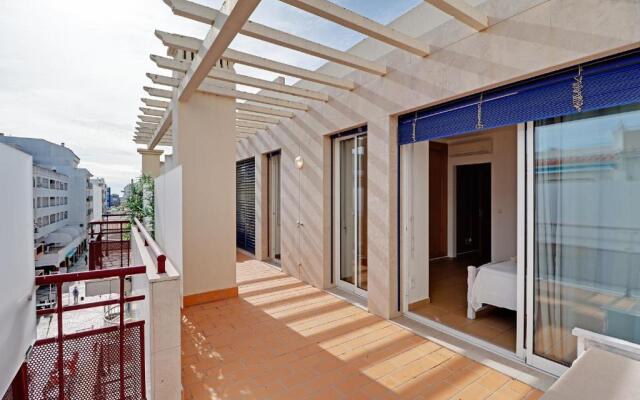 Monte Gordo Downtown by Homing
