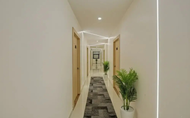 Fabhotel Blue Moon