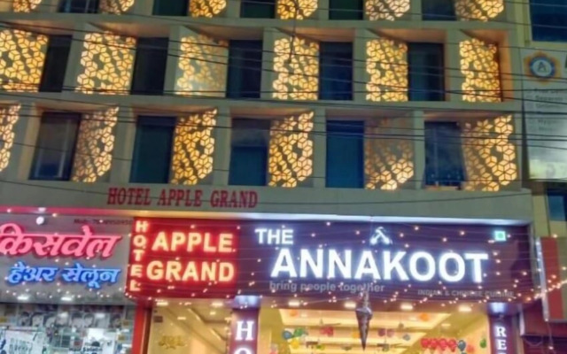 OYO 70780 Hotel Apple Grand