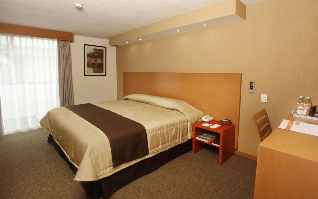 La Posada Hotel & Suites