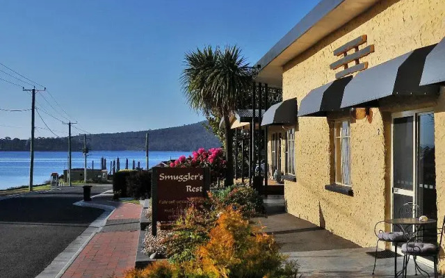 Smugglers Rest Apartments