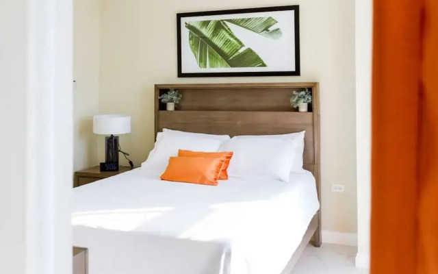 Suite Tangerine Classy Conveniently Located