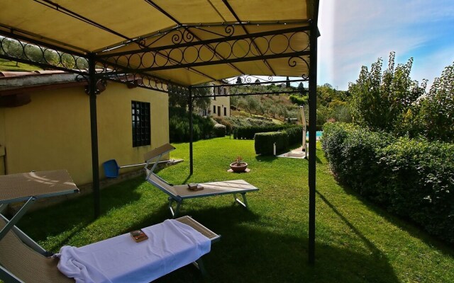 Spacious Farmhouse in Trevi With Swimming Pool