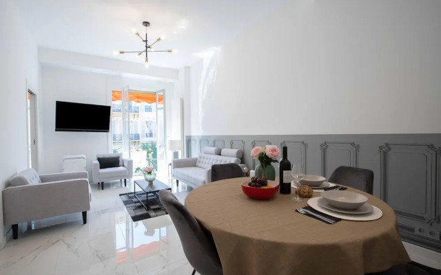 Le Magenta in Nice With 1 Bedrooms and 1 Bathrooms