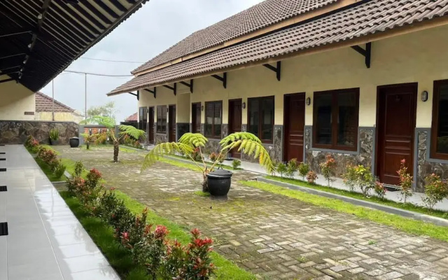 Bawangan Express – Outside – Ngadisari