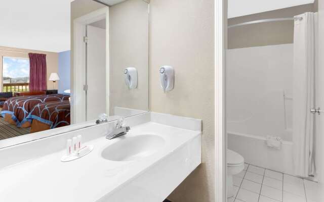 Super 8 by Wyndham Whiteville