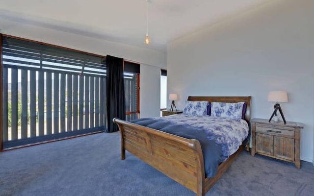 Hobart Waterfront Luxury Retreat – Guest Rooms – Brighton
