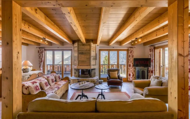 Luxury 10 pax Chalet With Incredible Views Garage