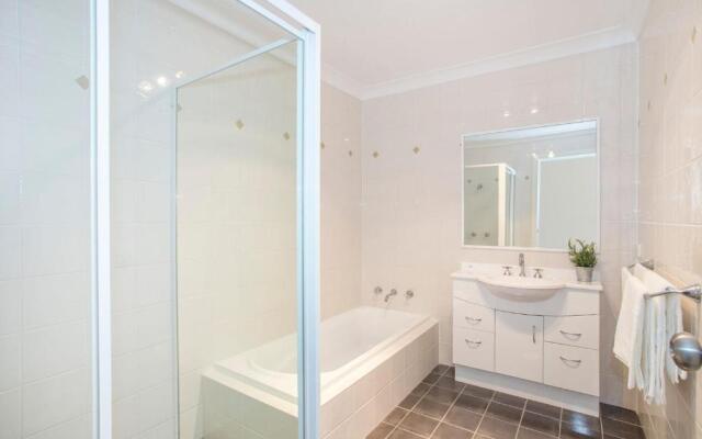 Dolphin Views Unit 5 of 14 Dolphin St