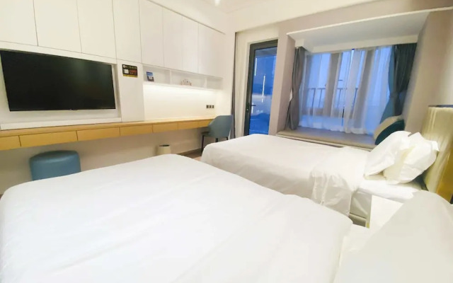 Rho Hotel