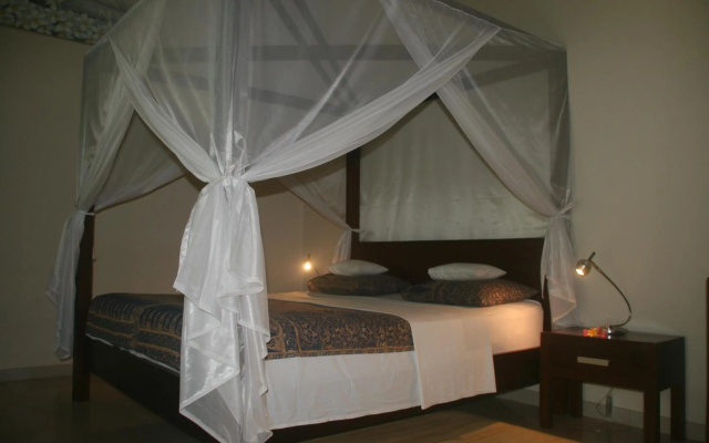 Frangipani Beach Hotel – Guest Rooms – Singaraja