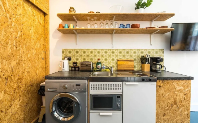 1 Bedroom House With an Edge in King Cross