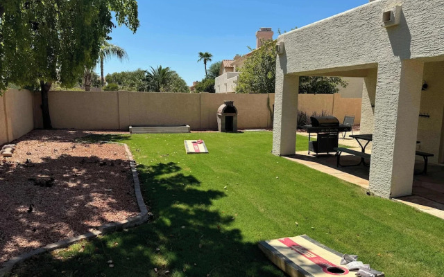 Red Mountain Retreat 5 BDR w/ Heated Pool!