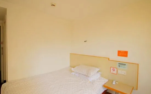 Pengyi Hotel (Shanghai No.9 People's Hospital Xizang South Road Subway Station)