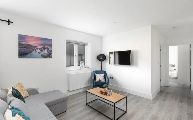 Skyvillion Vineyard Court, Enfield, 2 Bed, With Garden