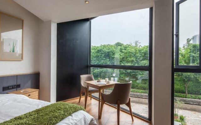 DADA Hobbyhorse Hotel (Chongqing University Town Metro Station)