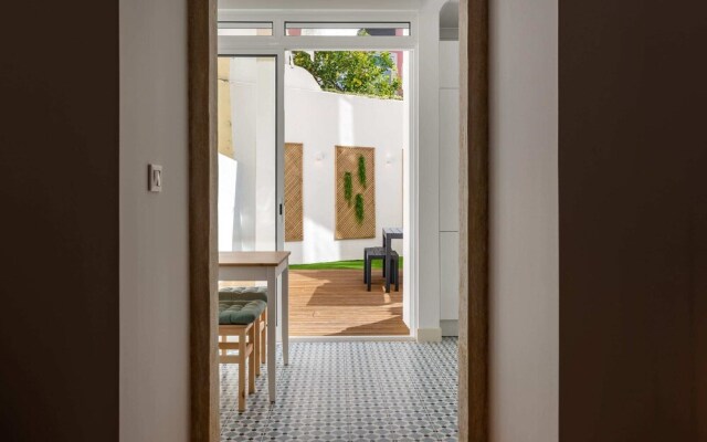 Dazzling Apartment With Private Terrace in Alcântara