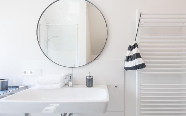 Tastefully furnished, modern and light-flooded apartment.