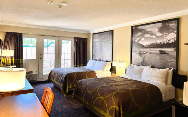 Super 8 by Wyndham Castlegar BC