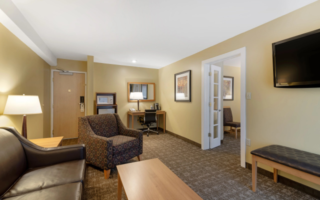 Best Western Plus Windjammer Inn & Conference Center