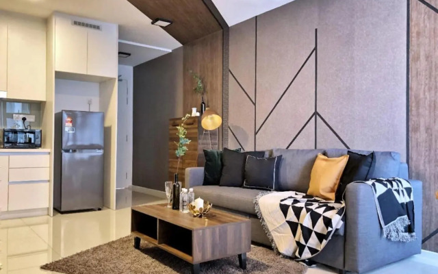 Modern Industrial Duplex Loft- Ekocheras-MRT 3pax