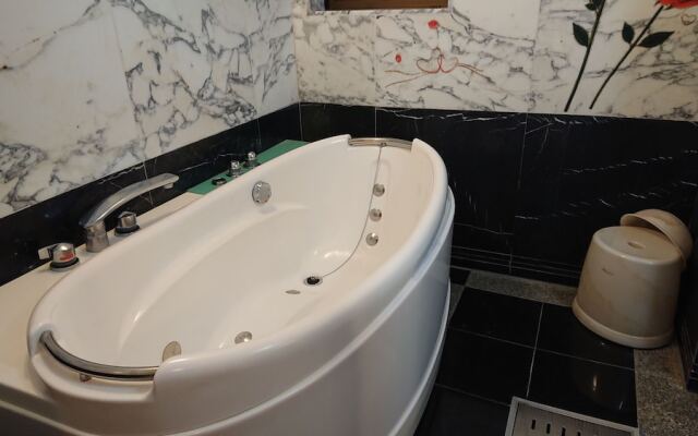 Hotel Zips - Adults Only