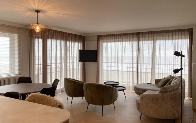 Huswell - Renovated Beachfront Apartment