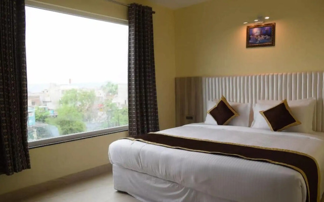 OYO 7130 Hotel Broadway