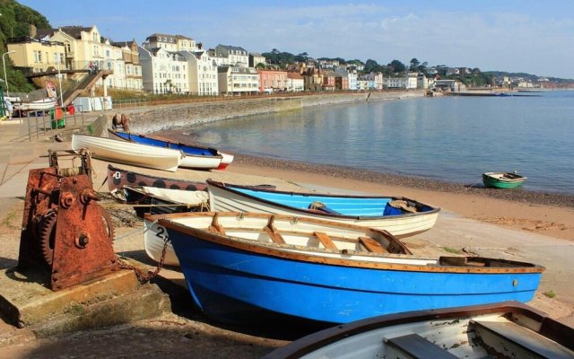 Family 4-bed Apartment in Dawlish With Sea View