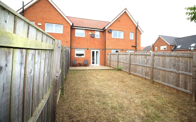 2 Bed House - Large Garden - Fully Refurbished