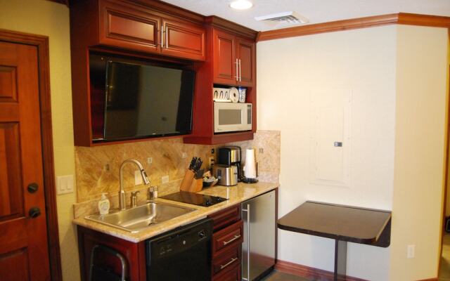 White Pines 2-BD at Westgate - Apex