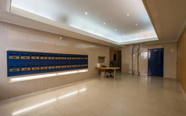 Nomad's Fine Arts in Chiado with Garage