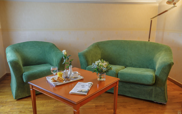 Rex Hotel