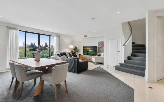 Spacious 3-bed Apartment by the MCG