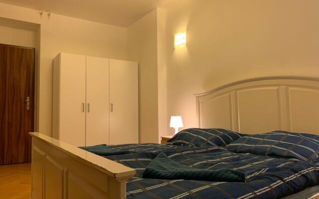 Fantastic 5 Bedroom Duplex in the Old Town