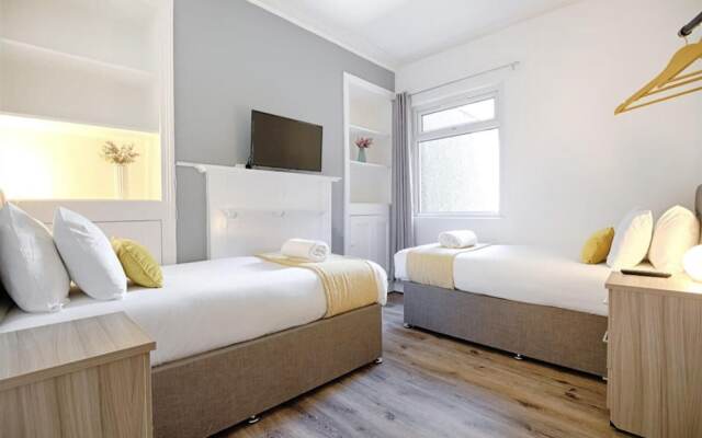 4br-11guests-patio-familyfriendly-citycentre-beach