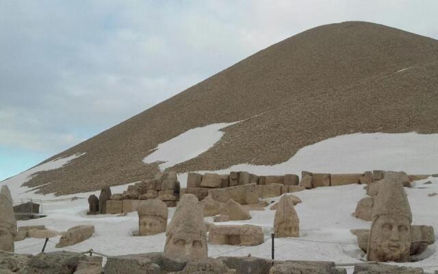 Nemrut Dağı Işik Pansi̇on